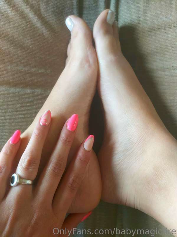 What do you think of the foot fetish? 😏💕🐾