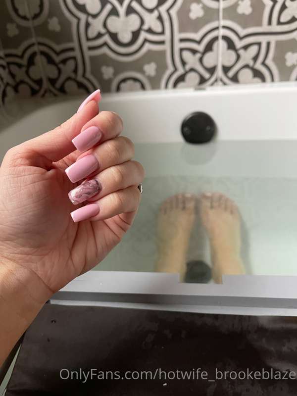 Even tho I do in fact have a separate foot fetish page (that.. 2