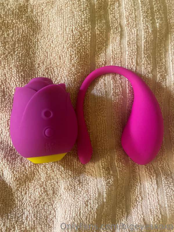 Testing out my new toys on chaturbate! 😈 1