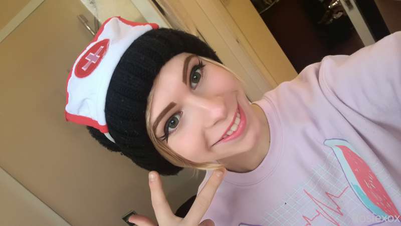 Slutty nurse 1/? x 18
