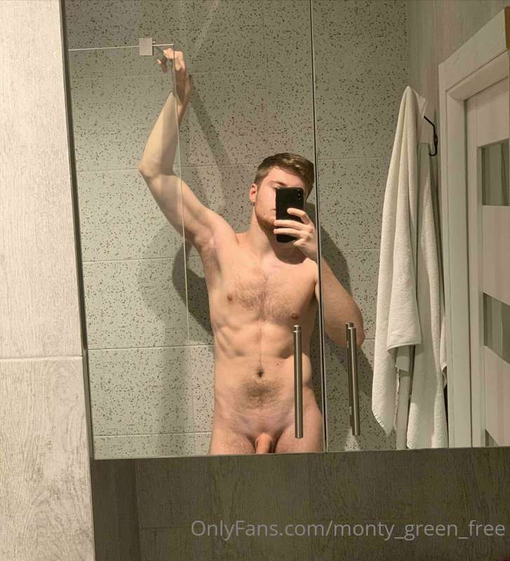 Male model @maxxx from Poland 🇵🇱 
He has already 200+ explic..