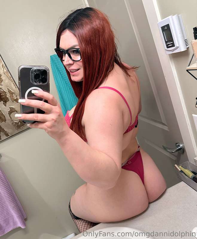 Just chilling 💜🍑