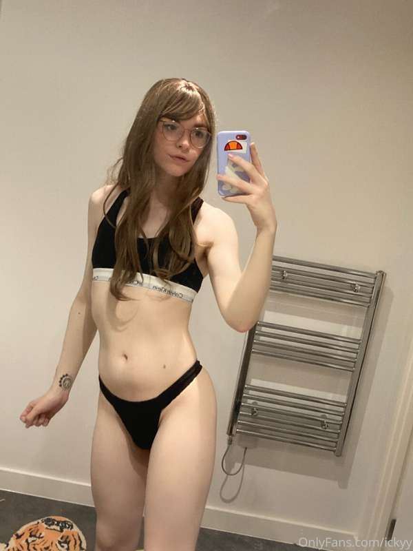 Final set w my old stinky quality camera 😜💕💕

I love laundry.. 3