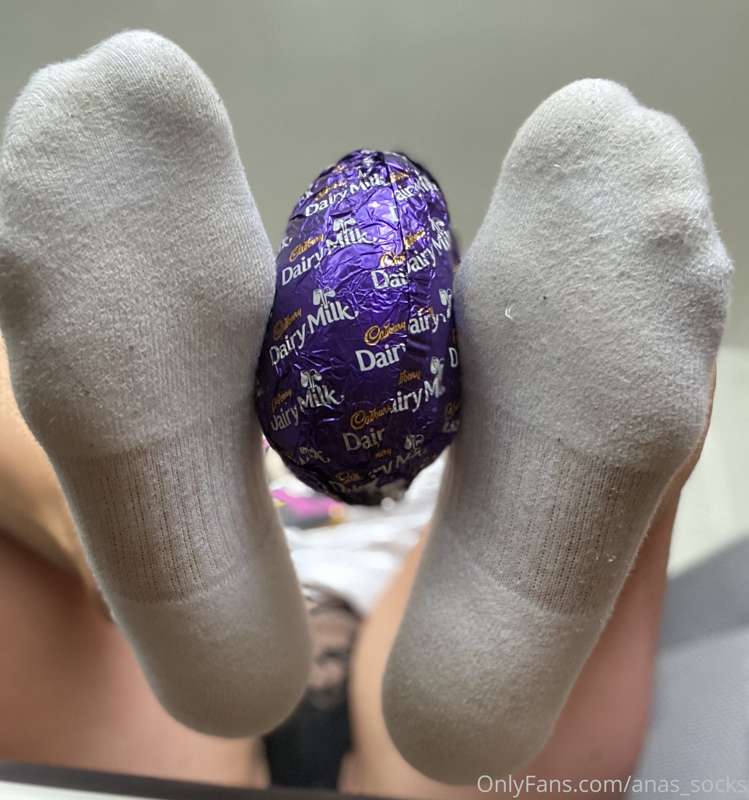 This Easter egg feels so good between my sweaty socks!😉🧦🐣 2