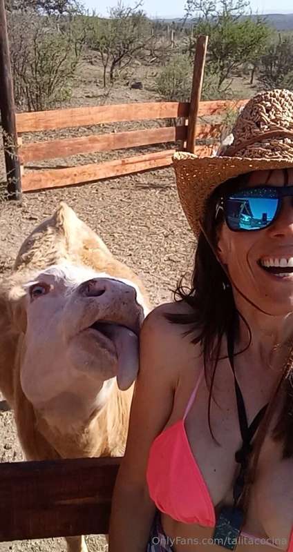 Hoy en la Granja le damos de comer a Melba y al Chapulín, el.. 3