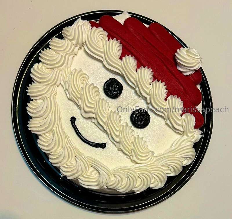 This is Santa-Face cake.   Santa-Face cake doesn’t scream wh..