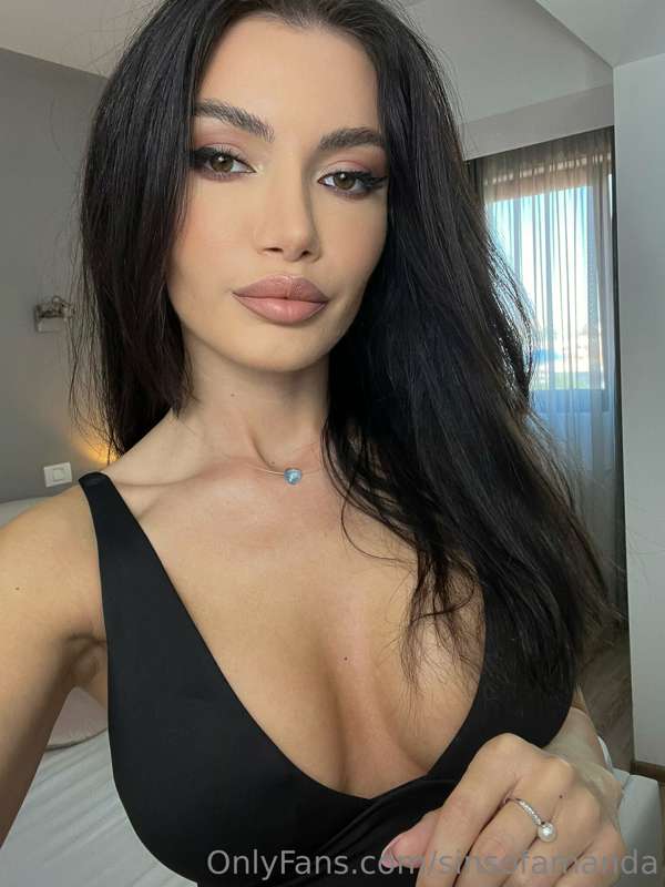 I would want something deep as my decolletage is 😏