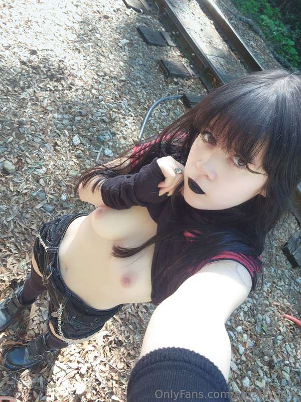 I kinda hate how all of my nudes came out today 3:< but I'm .. 1