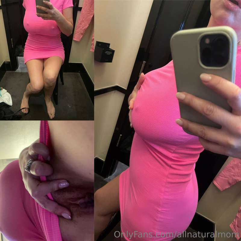 Dressing Room @ Victoria’s Secret 💕 
Pretty sure the girl wa.. 17