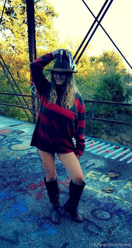 Freddy Krueger cosplay
If you enjoyed, tip me on my Skates c.. 12