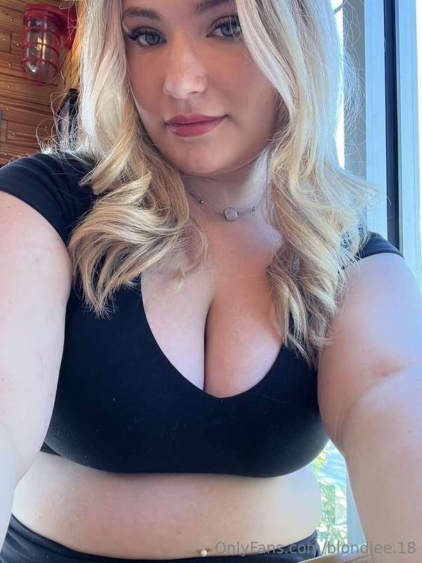 I love burger fi 🤭(Ignore the fuzz all over me haha you can .. 9