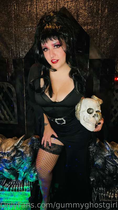 Elvira Mistress of the dark 🦇🖤 14