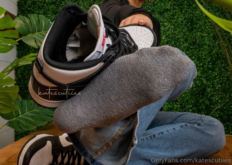 For my stinky sock and sneaker fans😘 1