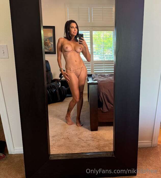 Attention all MILF-lovers! 🤤🤤 Give it up for the queen, the .. 3