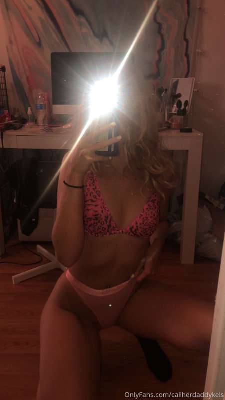hi bbs ill catching up on DMs and finishing customs tonight ..
