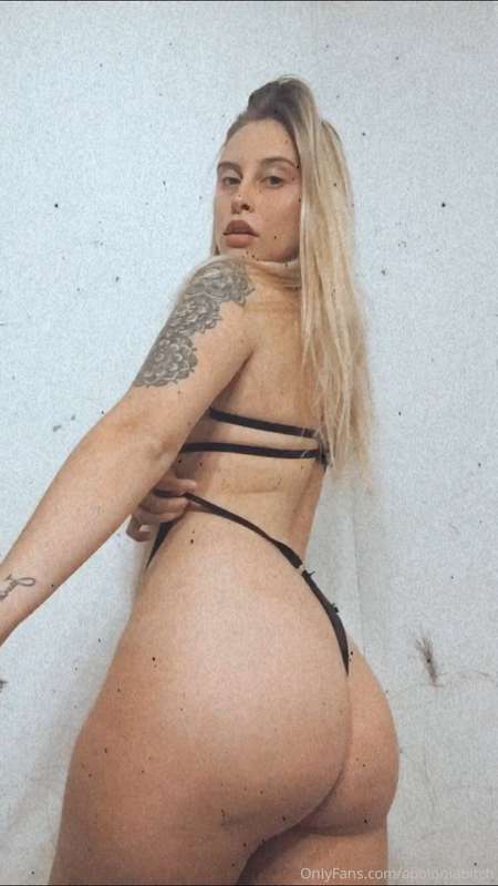 biG ass 😈 @apoloniabitch