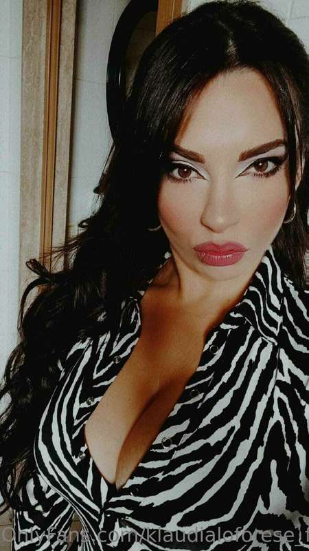 Che il venerdì abbia inizio, porconi 💦💦💦  Su onlyfans.com/kl..
