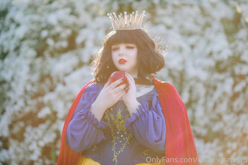 🌹Once upon a time, there was a beautiful princess named Snow..
