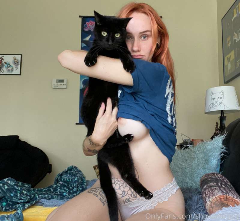 Kratos is always jumping into my shots 🥲💕