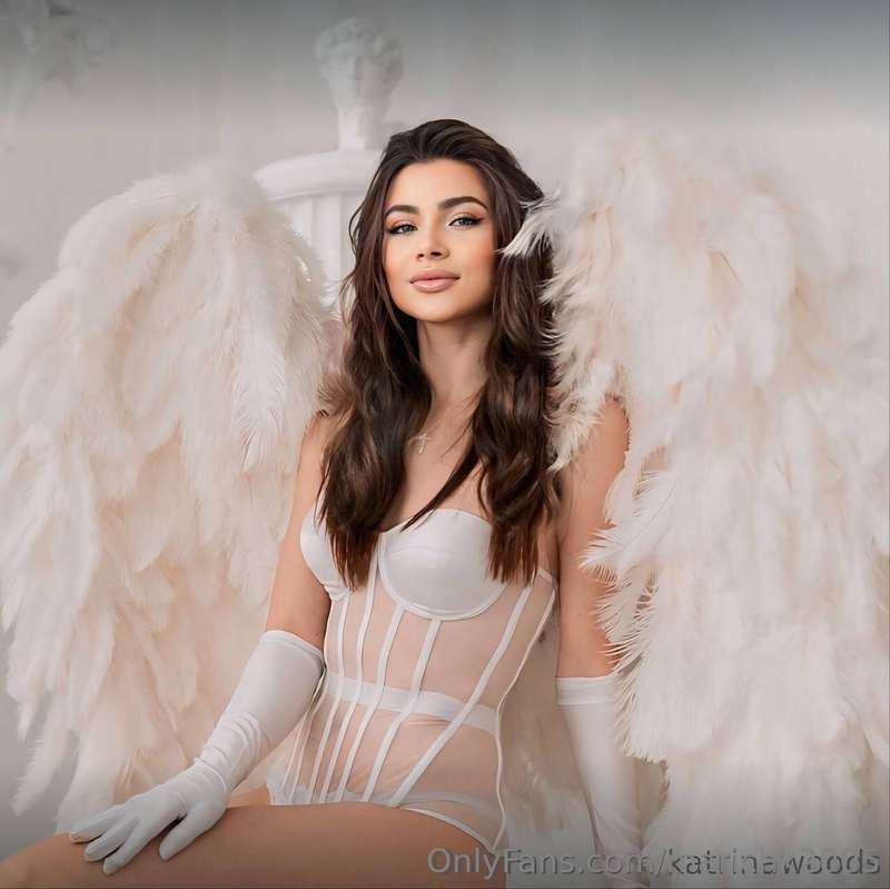 Follow free 👉 @your_princess_dana 💖
She just turned 18 and h..