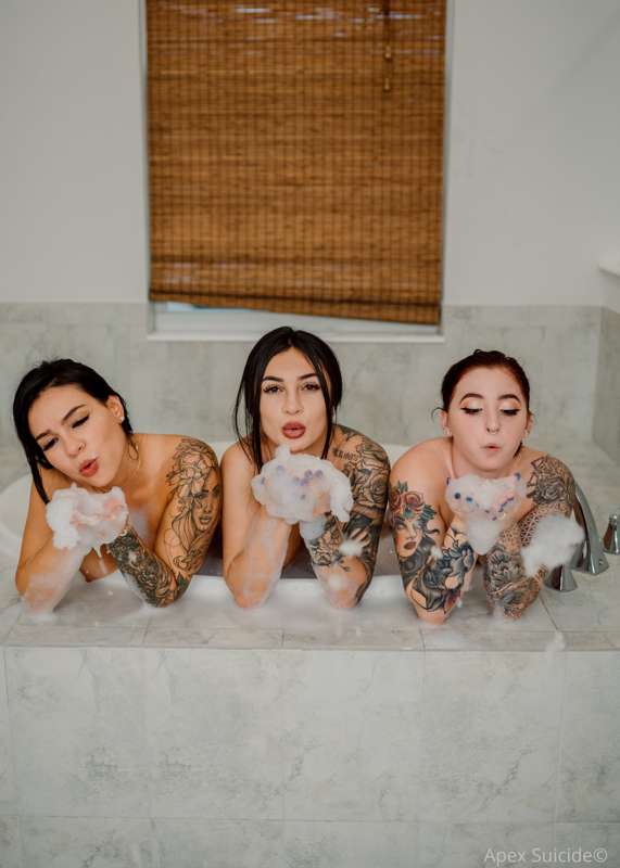 Who’s ready for us to make a fire video?😝 @genvee @colombia_.. 5