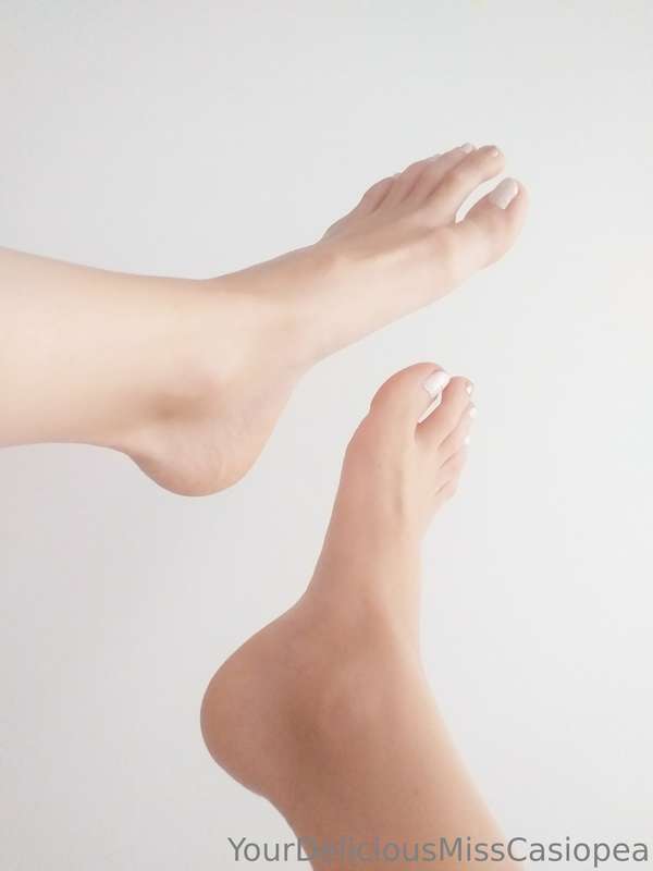 👣I imagine you sucking my toes 💦 the warm s4liva dripp1ng do..