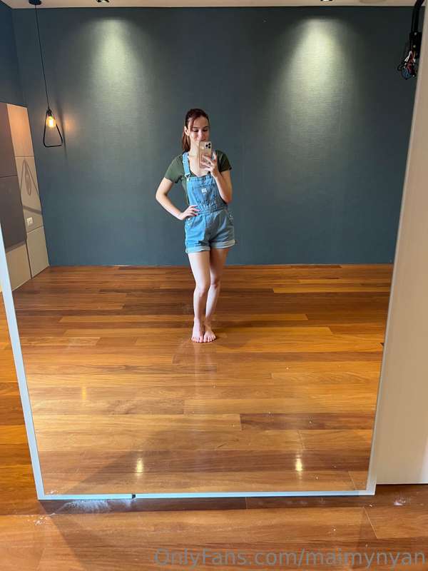 So this is my new studio… I will paint the walls (maybe blac..