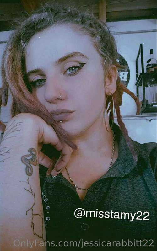 Hi, follow me so we can have a hotter conversation.... 🔞 @mi..