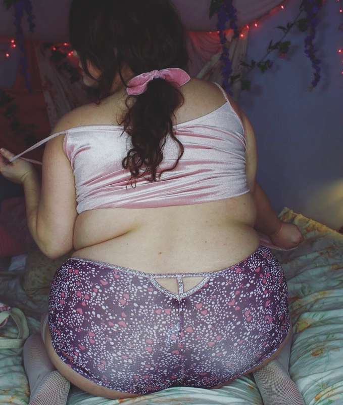 Here’s a full Photoset from my Friendzoned Virgin BFF fucker.. 7