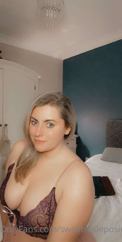 Sweetrosieposie - Onlyfans - 22 Mar, 2022 2