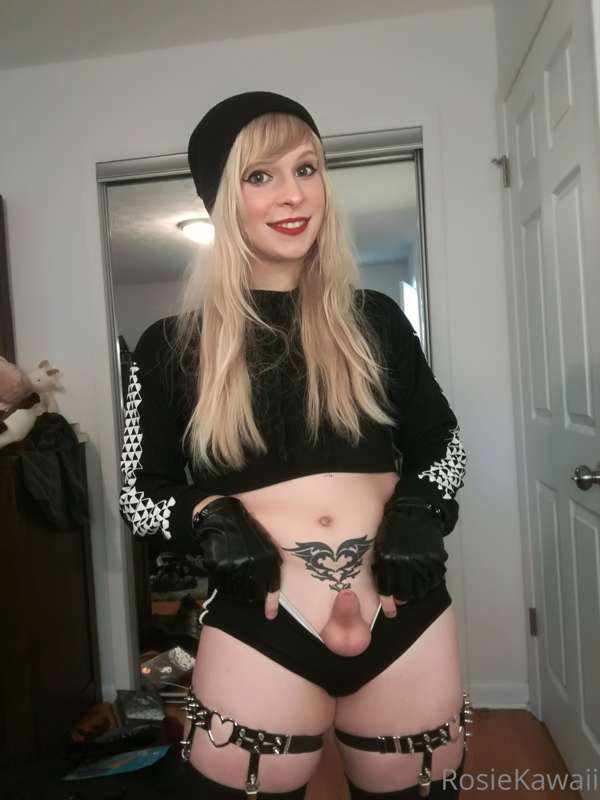 Sk8r girl fit x 1/11 x 40 pics per post x <3 34