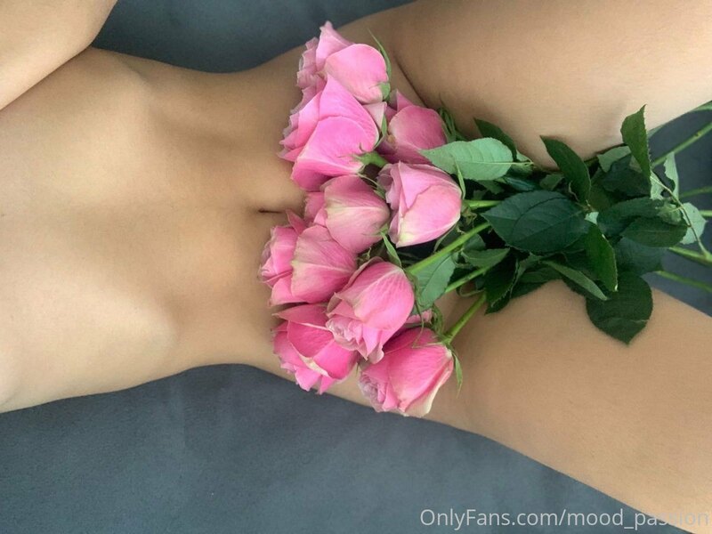 Real gentlemen are always presenting flowers for women ? 
Ti.. 1