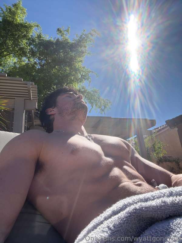 Sun + abs = a view you can’t look away from 👀