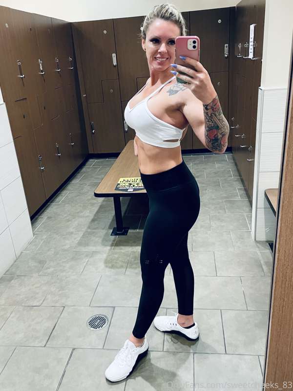 Does my fit mom bod turn you on? 4