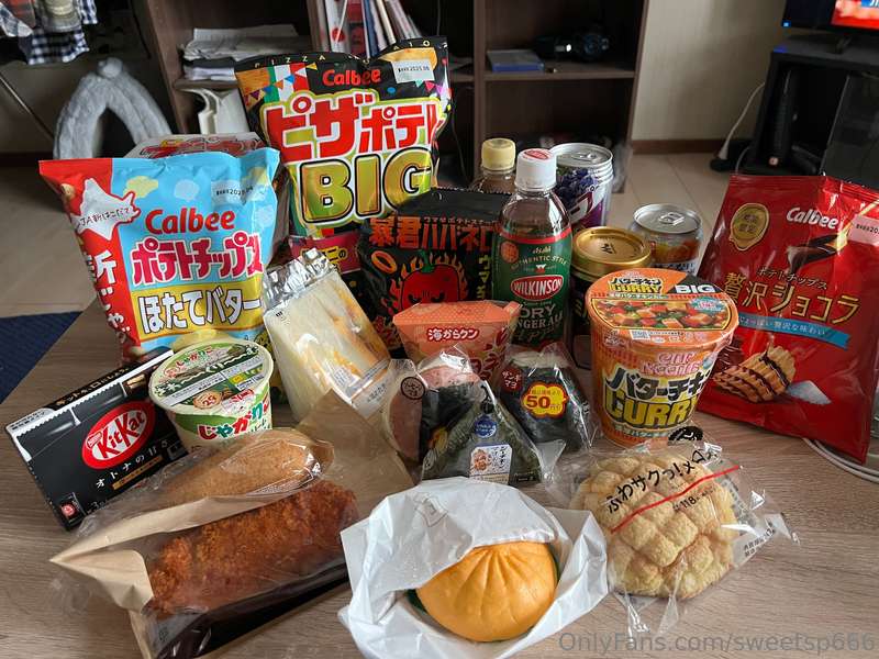 Watch me stuff myself with TONS of high calorie snacks 🐽💕Wen..