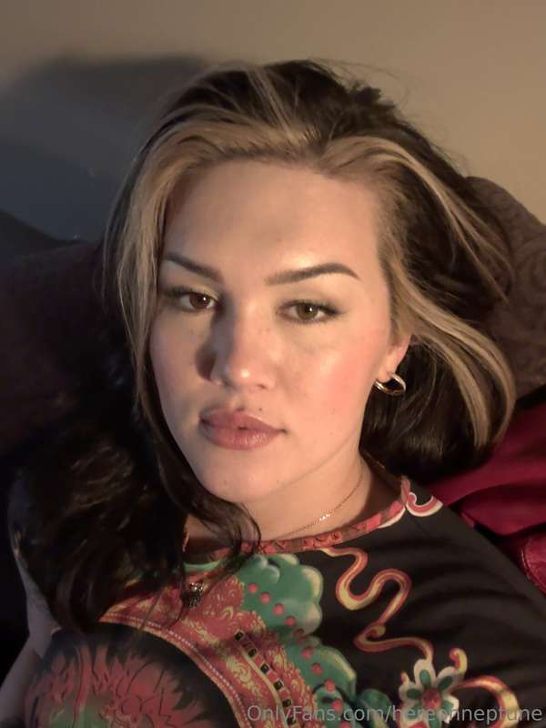 I’m online 🖤💋 and craving dick 🥵