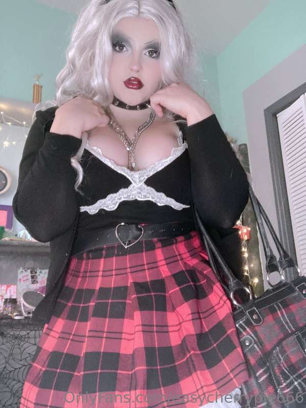 Wanna push up my skirt🥴🖤 2