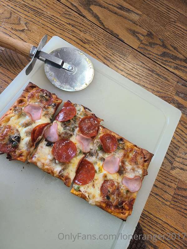 I really like these bake at home, personal size, flat bread ..