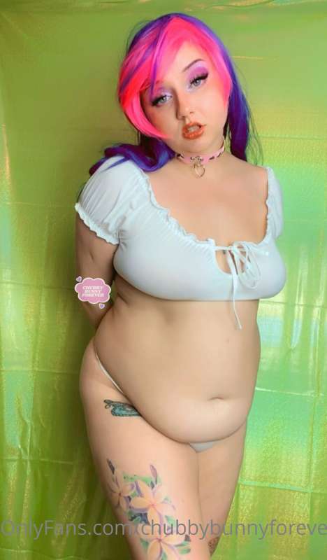 More standing pics 😳 and super curvy squishy, sitting ones t.. 14