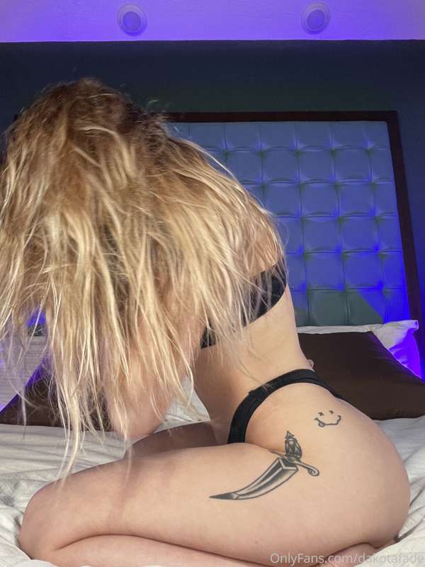 I think @queenrosethorn_ takes good pics, what do you think? 31
