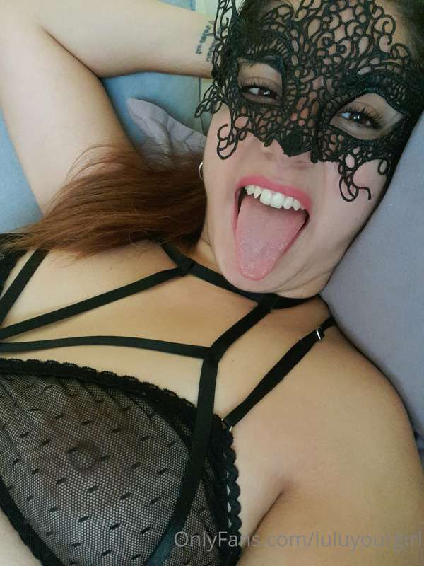 What do you want me to do honey? 🔥😈🥵 . . Www.onlyfans.com/lu..