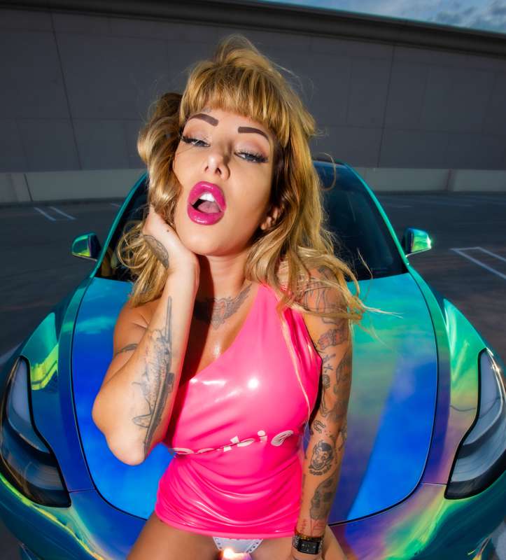 @goddess.deluxxxe is the definition of SEX. Enjoy this photo.. 1