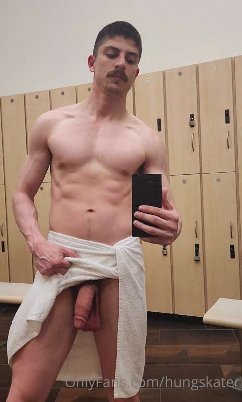 Who wants sniff my nuts before I hop in the shower? 🍒 2