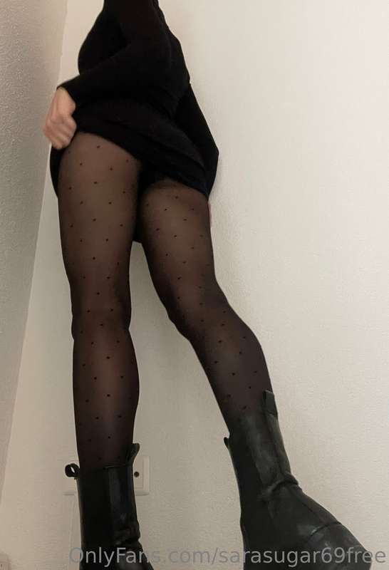 Wer will unter s Kleid schauen?🤓 Hier gibts mehr aus dem Off..