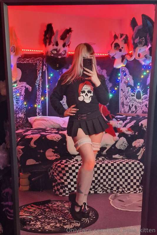 I've qued up daily posts up until Christmas day for you guys.. 2