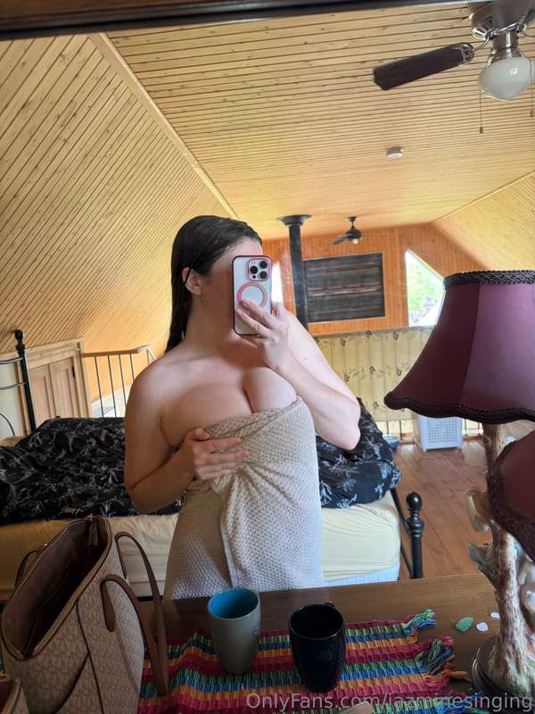 Fresh out of the shower🩷