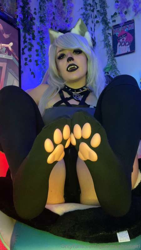 Loona cosplay photoset! 🖤🐾 I love being a sexy hell hound 😈 2