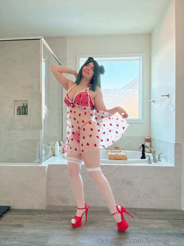 White sheer dress with red Hearst and long dark green wig pi.. 23