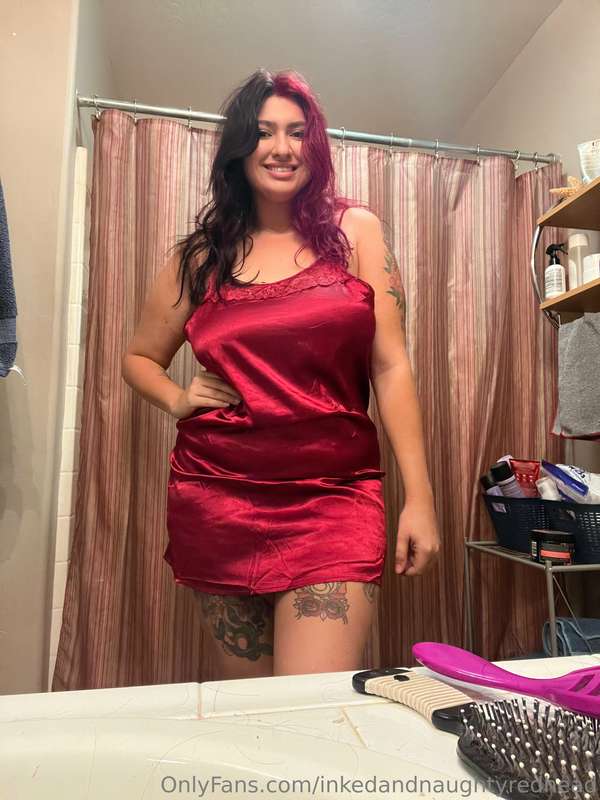 Merry Christmas! 🖤 wanna unwrap me? 🙈