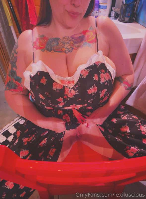 I never wear underwear with a dress!!! 👗 
